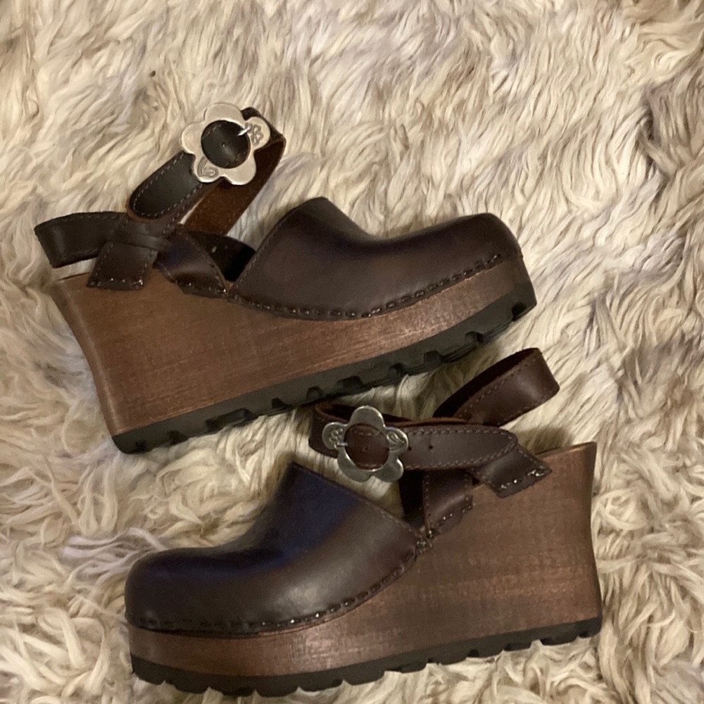 Like new vintage zodiac wood clogs with flower buckle closure.